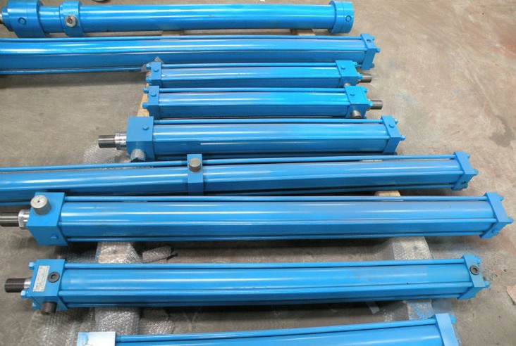 挖機(jī)液壓油缸漏油的原因有哪些，使用時(shí)應(yīng)注意些什么？
